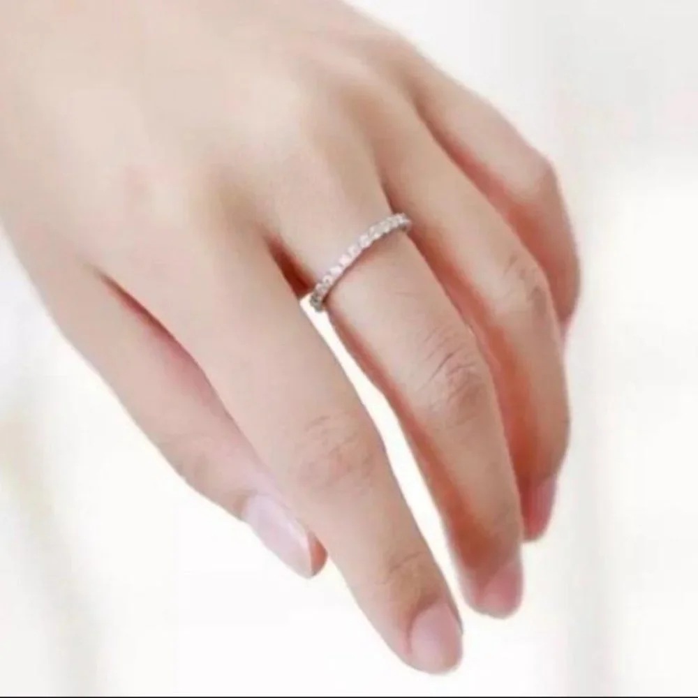 NEW 18K WHITE GOLD DIAMOND ETERNITY STACKABLE RING, CUTE RING, SHINY RING. - Picture 4 of 9